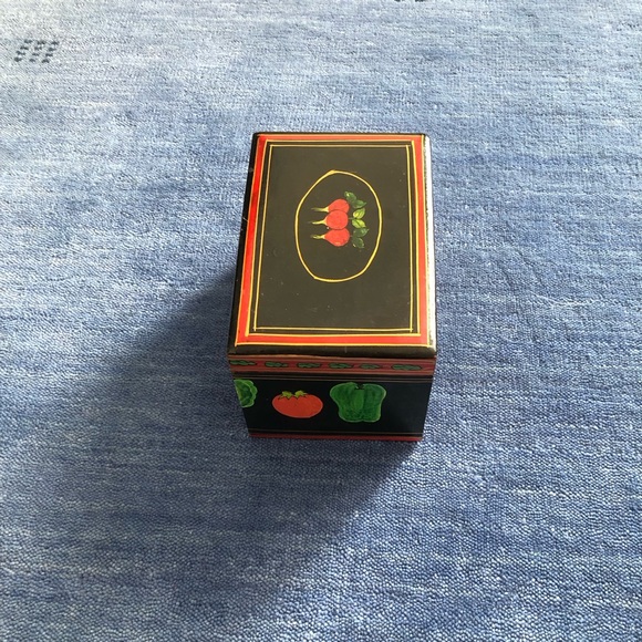 Vintage Storage Container - Picture 10 of 10
